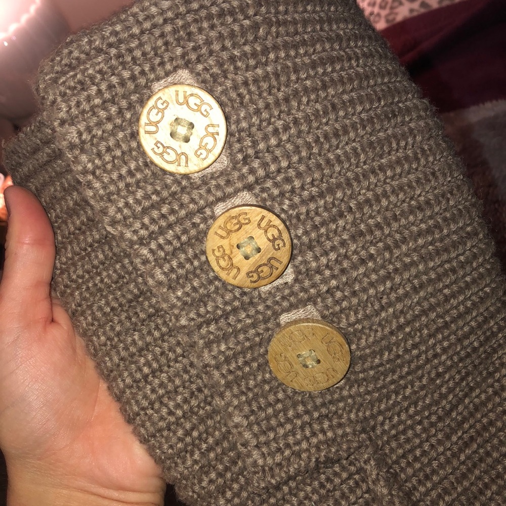 UGGS - Picture 6 of 6